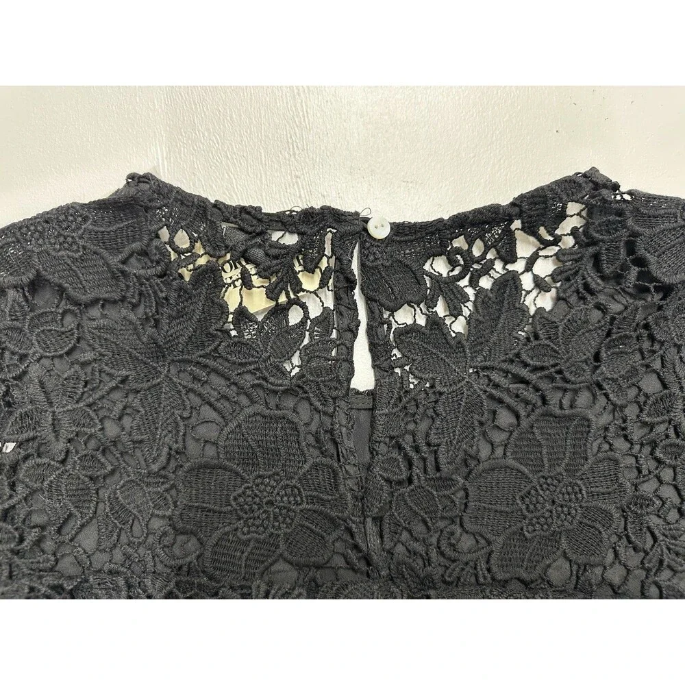 Forever 21 women size M black crochet long sleeve crop top